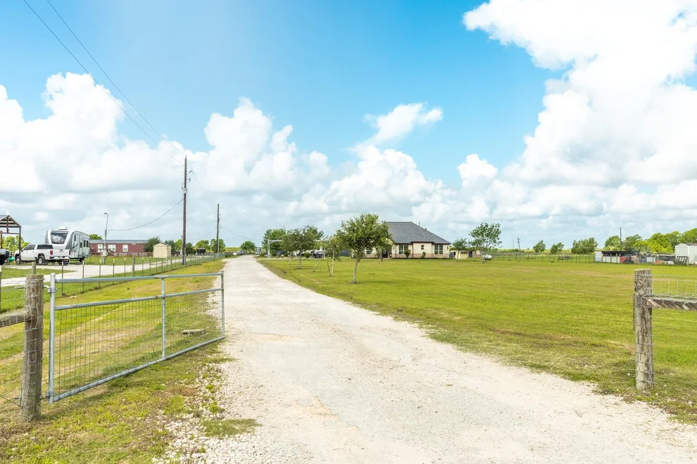Unit for sale at 2180 County Road 212, Angleton, TX 77515