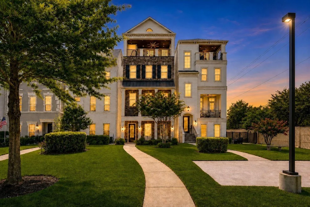 Unit for sale at 709 Somerset Commons Lane, Houston, TX 77055