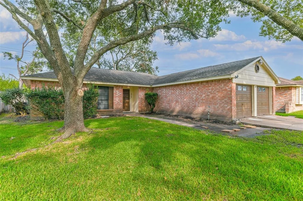 Unit for sale at 2819 Plymouth Colony Drive, Webster, TX 77598