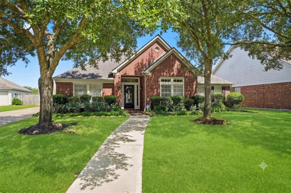 Unit for sale at 2014 Verdant Valley, Sugar Land, TX 77479