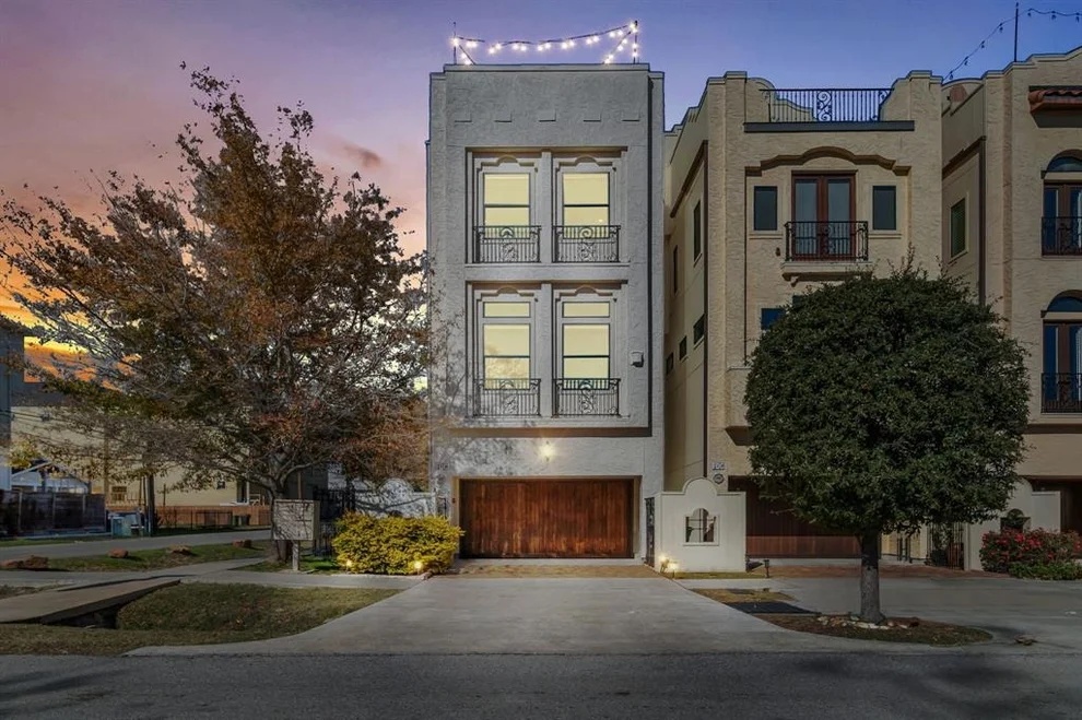 Unit for sale at 1067 W 16th Street, Houston, TX 77008