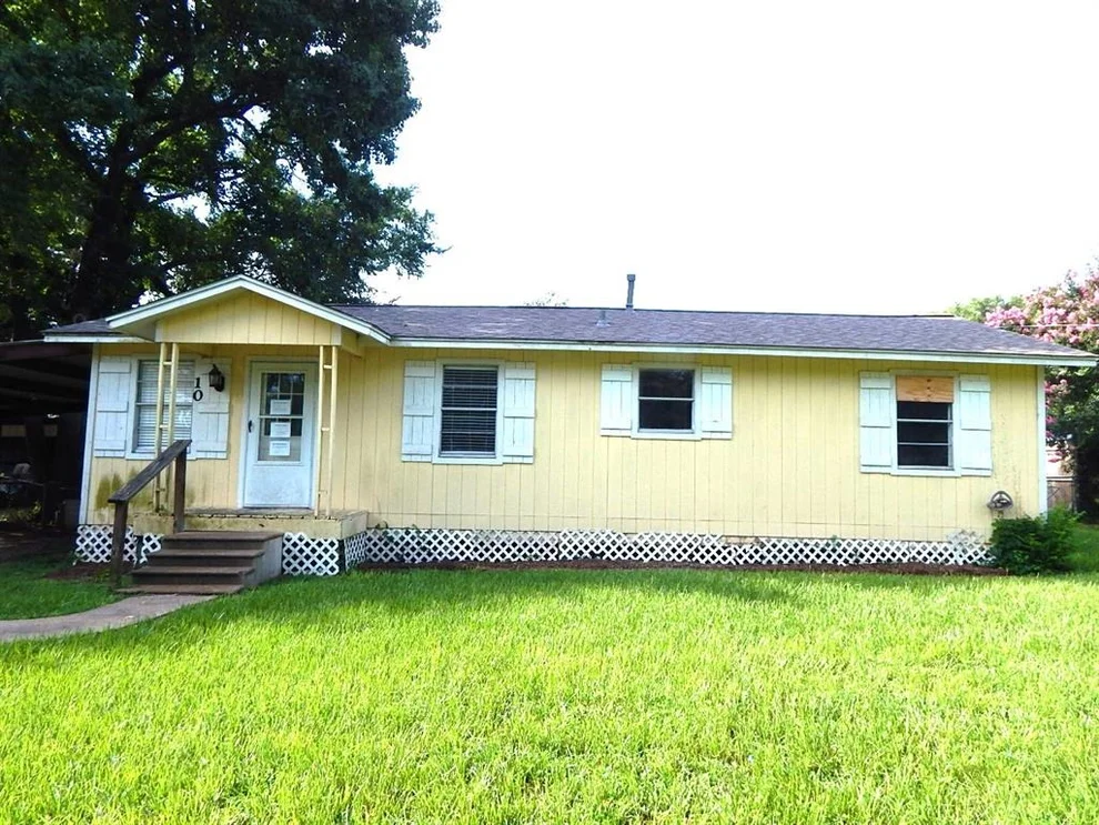 Unit for sale at 10 E Watson Street, Willis, TX 77378