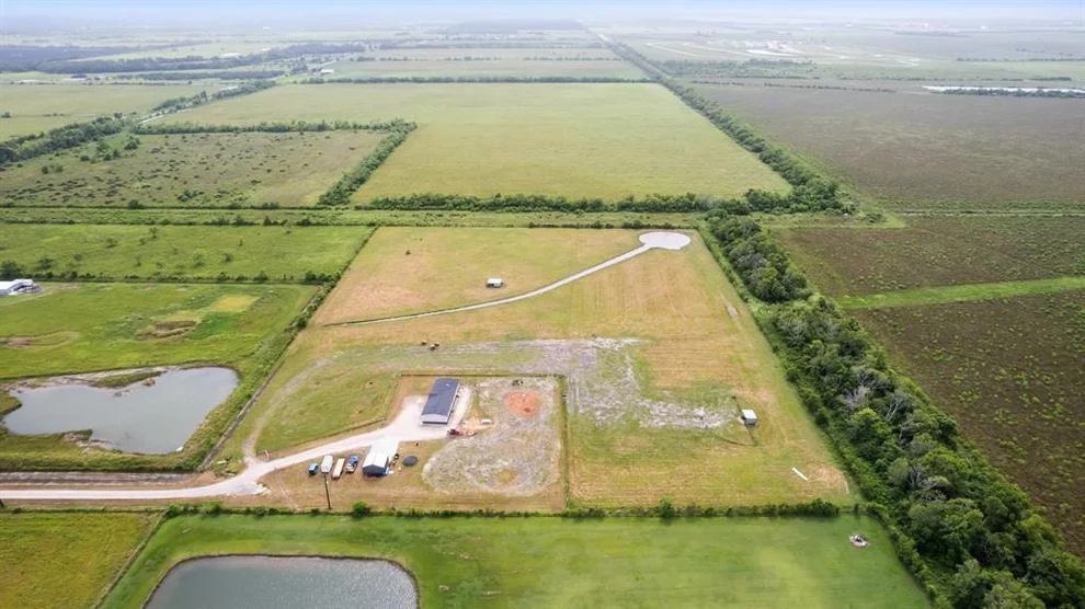 Unit for sale at 2835 Flores Bayou Bridge Road, Angleton, TX 77515