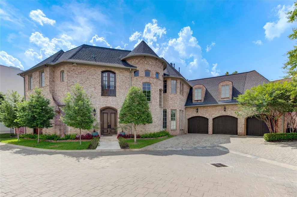 Unit for sale at 5110 W Oak Mews, Houston, TX 77056