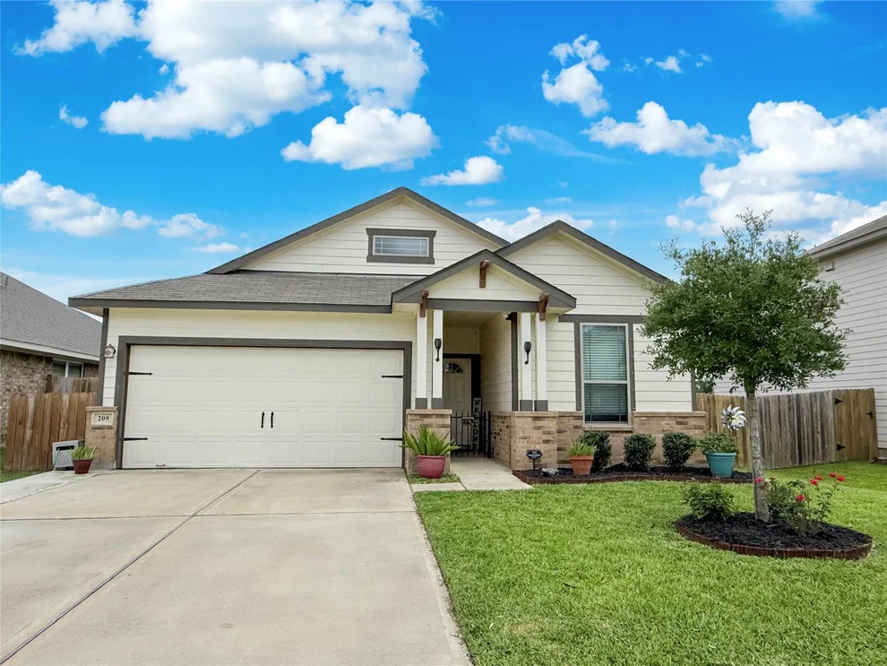 Unit for sale at 209 Bryan Way, Angleton, TX 77515