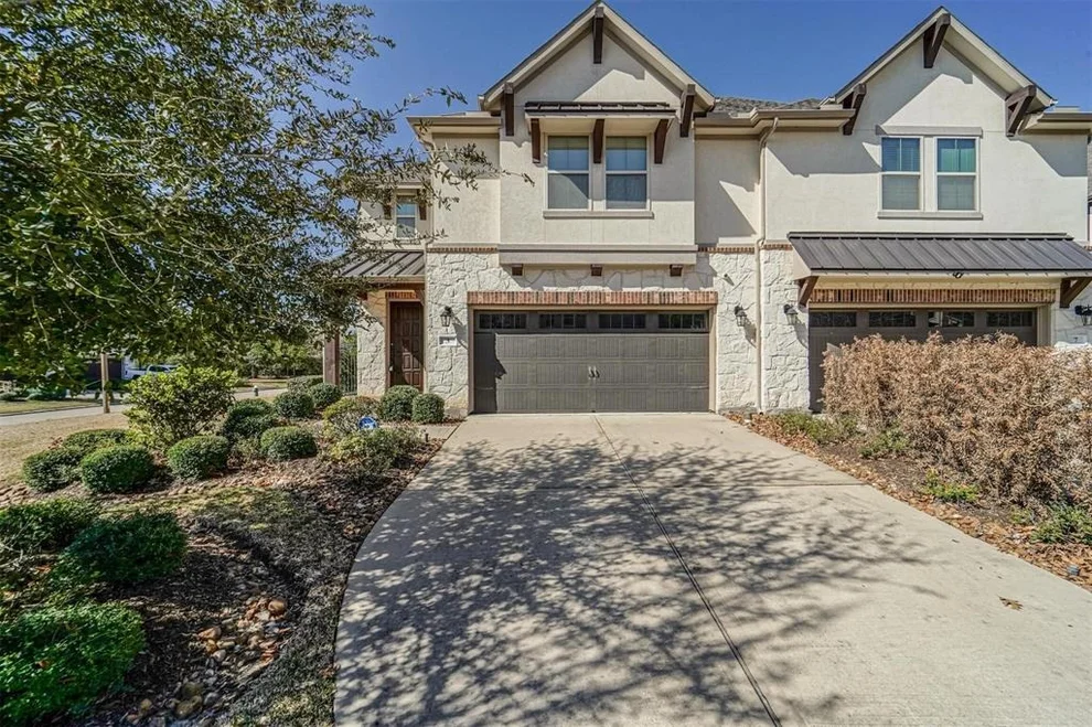 Unit for sale at 3 Ancestry Stone Place, The Woodlands, TX 77354