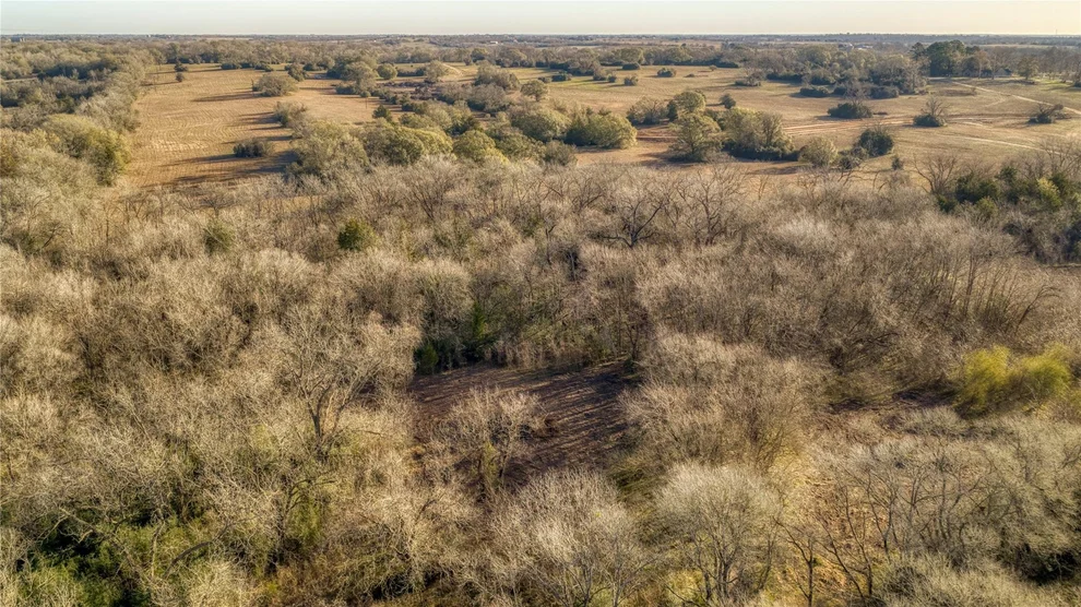 Unit for sale at 3 Creekview Trail, Brenham, TX 77833