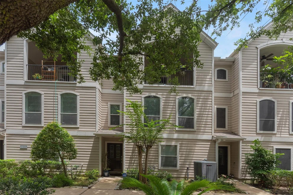 Unit for sale at 1028 La Rue Street, Houston, TX 77019