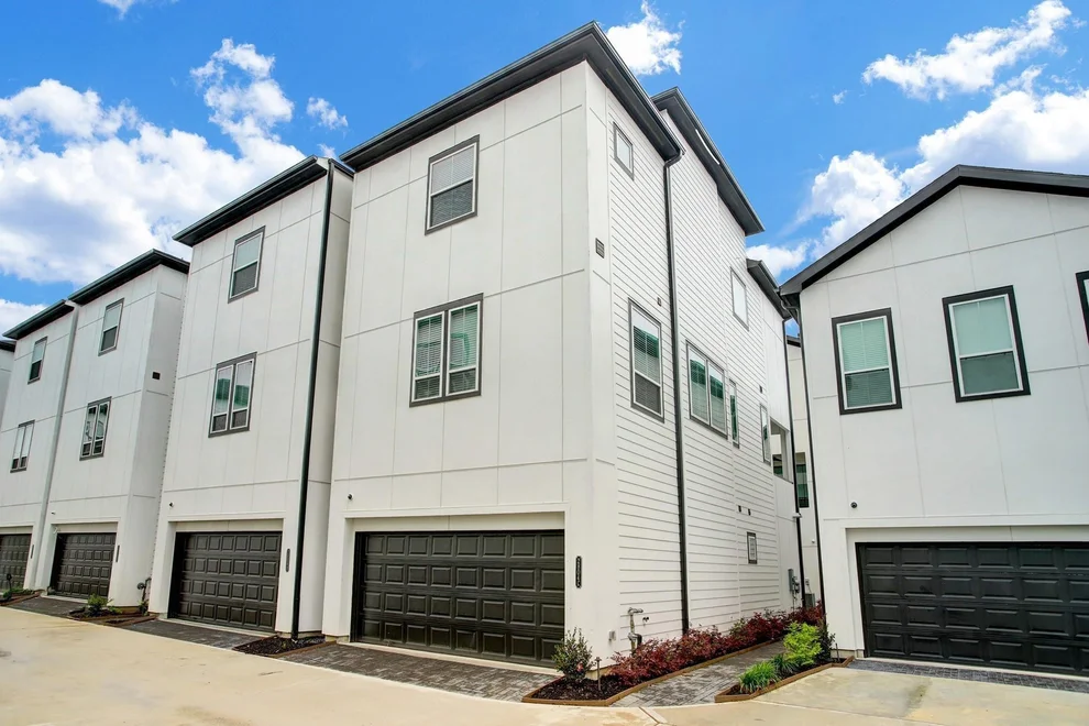 Unit for sale at 2804 Grand Fountains Drive, Houston, TX 77054
