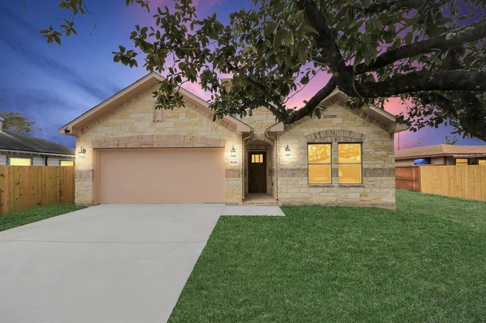 Unit for sale at 8229 Homewood Lane, Houston, TX 77028