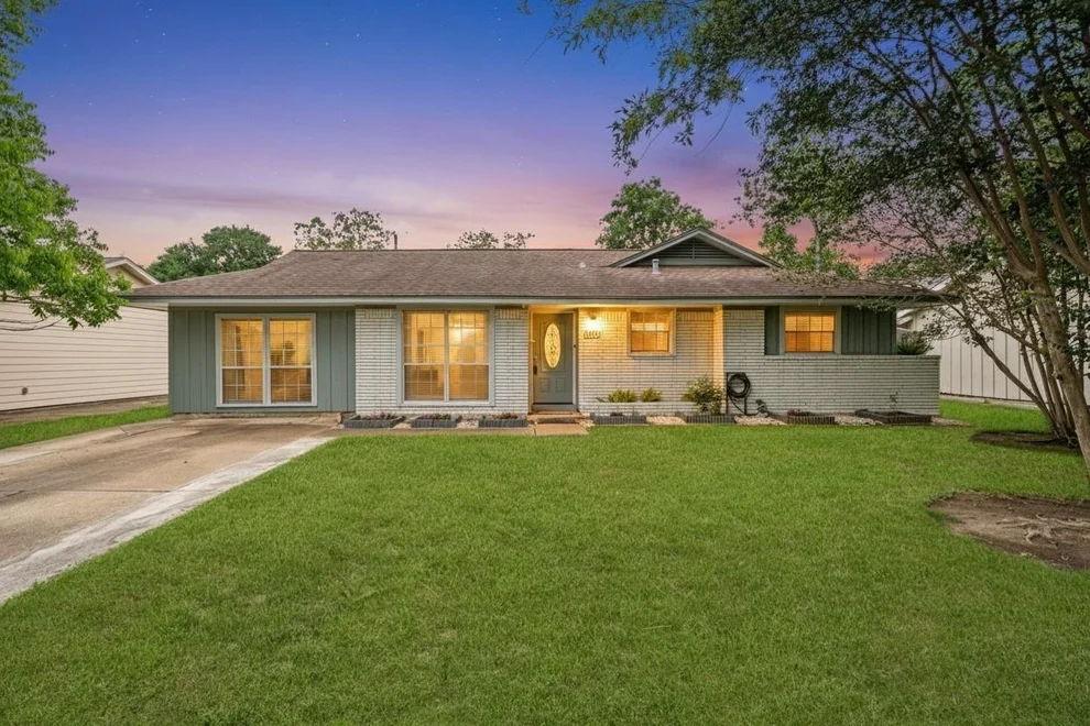 Unit for sale at 2707 Droxford Drive, Houston, TX 77008