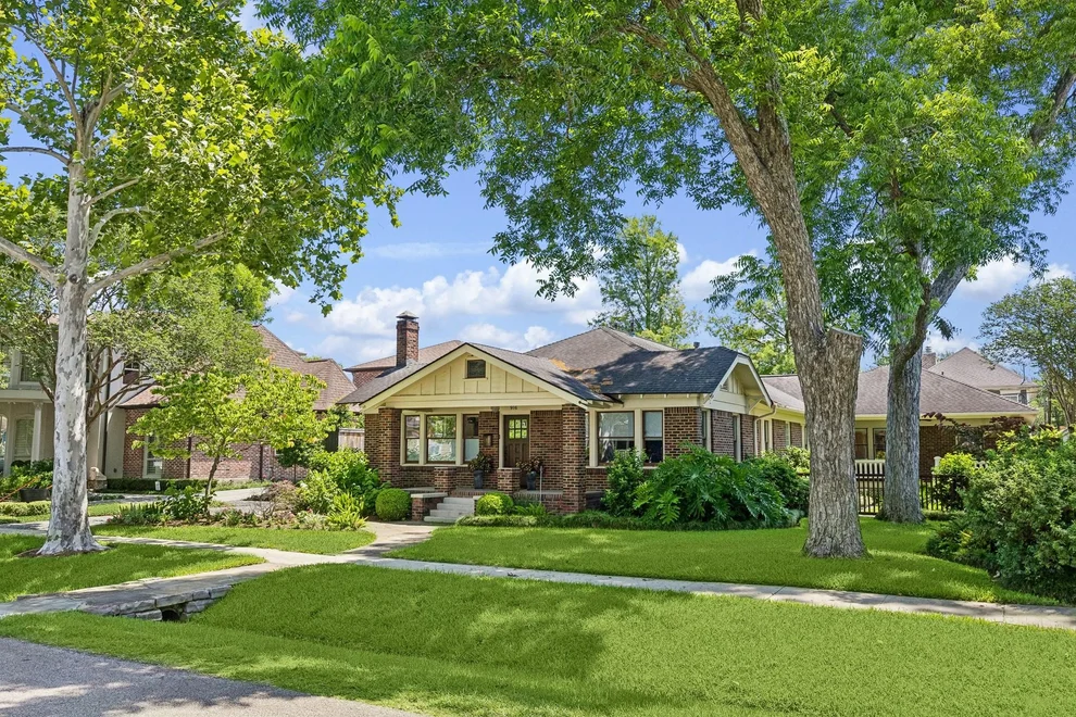 Unit for sale at 916 Arlington Street, Houston, TX 77008
