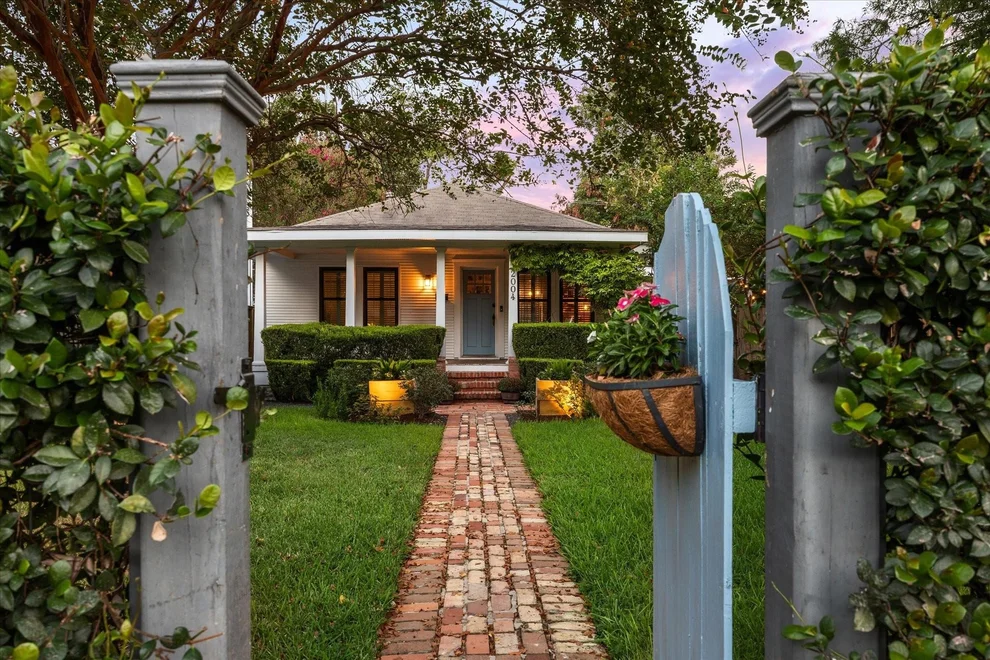 Unit for sale at 2004 Columbia Street, Houston, TX 77008