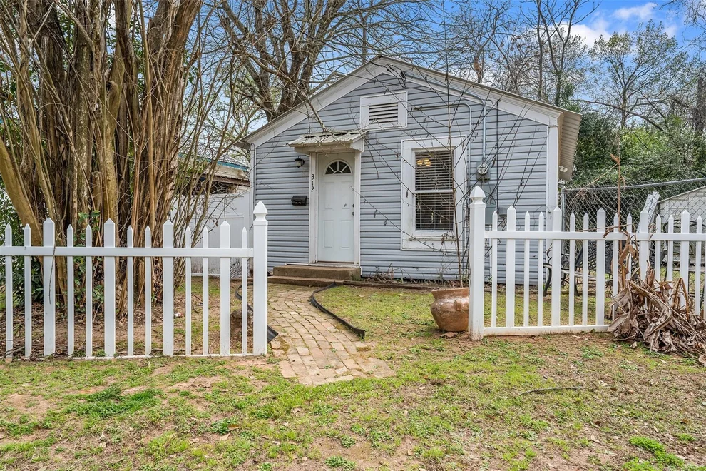 Unit for sale at 312 E Murchison Street, Palestine, TX 75801