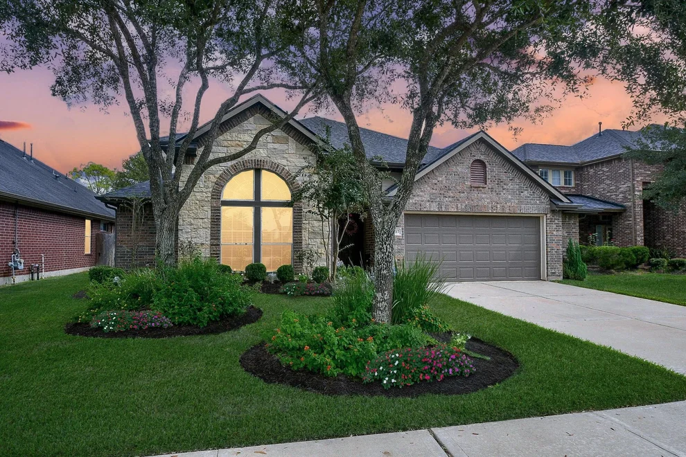 Unit for sale at 2517 Rusting Creek Drive, Pearland, TX 77584