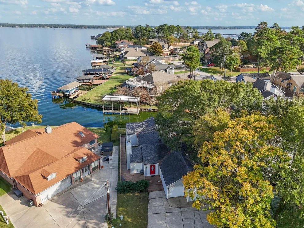 Unit for sale at 148 Clear Water Street W, Montgomery, TX 77356
