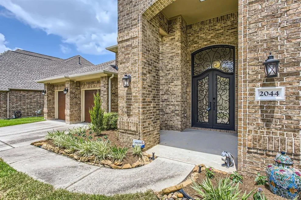 Unit for sale at 2044 Doolan Drive, Conroe, TX 77301