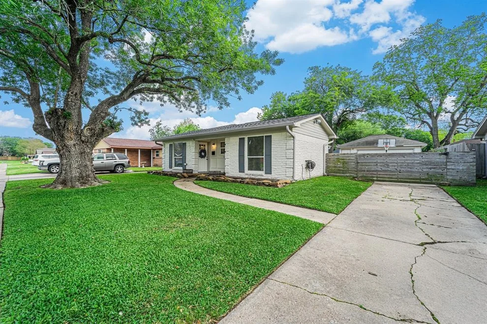 Unit for sale at 1109 Helen Drive, Deer Park, TX 77536