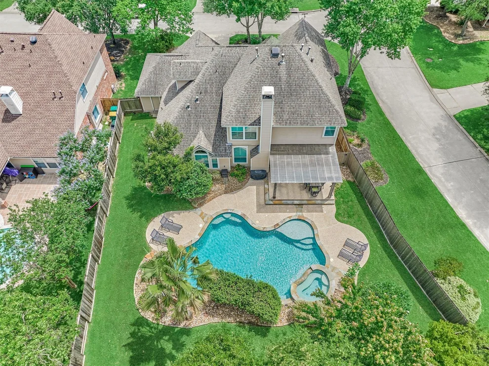 Unit for sale at 30 Rowan Tree Place, The Woodlands, TX 77384