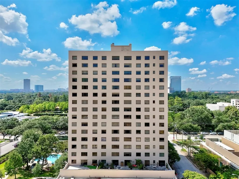 Unit for sale at 1400 Hermann Drive, Houston, TX 77004
