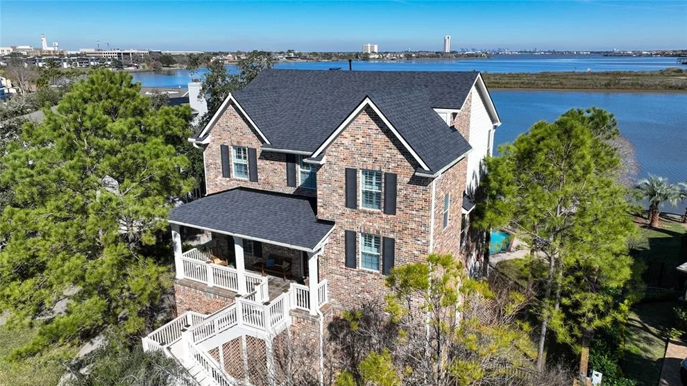 Unit for sale at 18607 Upper Bay Road Road, Houston, TX 77058