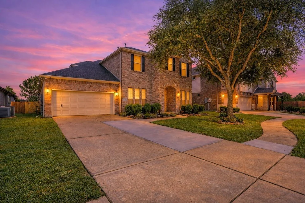 Unit for sale at 2425 Harbor Chase Drive, Pearland, TX 77584