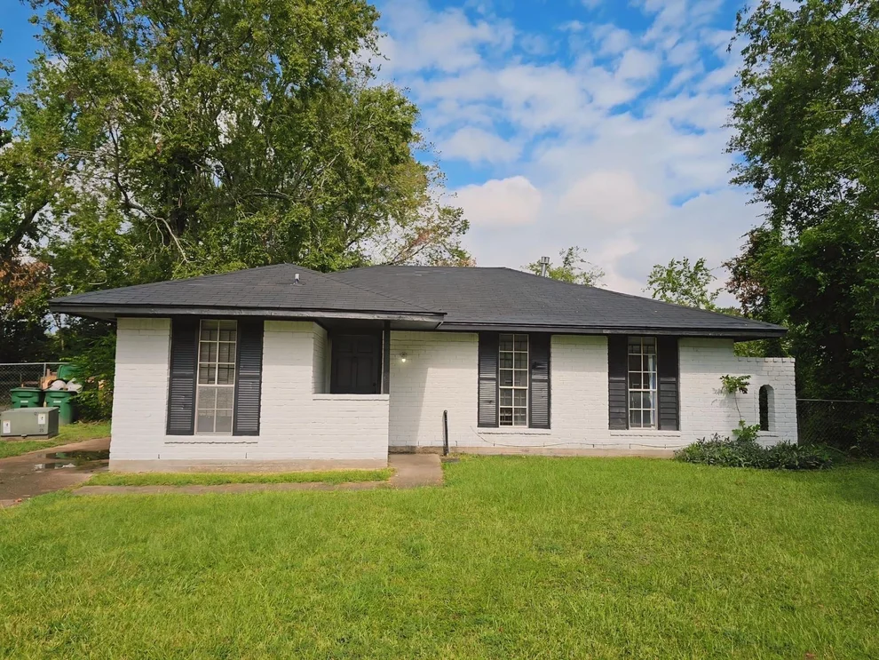Unit for sale at 11023 Linvale Drive, Houston, TX 77016