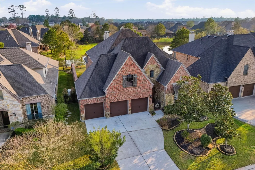 Unit for sale at 11 Kayak Ridge Drive, The Woodlands, TX 77389