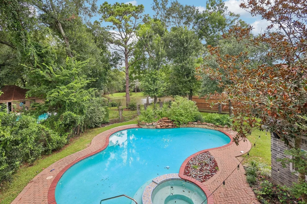 Unit for sale at 907 Remington Court, Friendswood, TX 77546