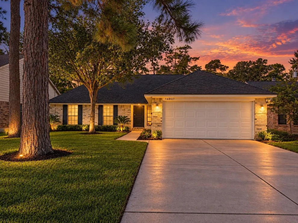 Unit for sale at 16027 Hollow Rock Drive, Houston, TX 77070