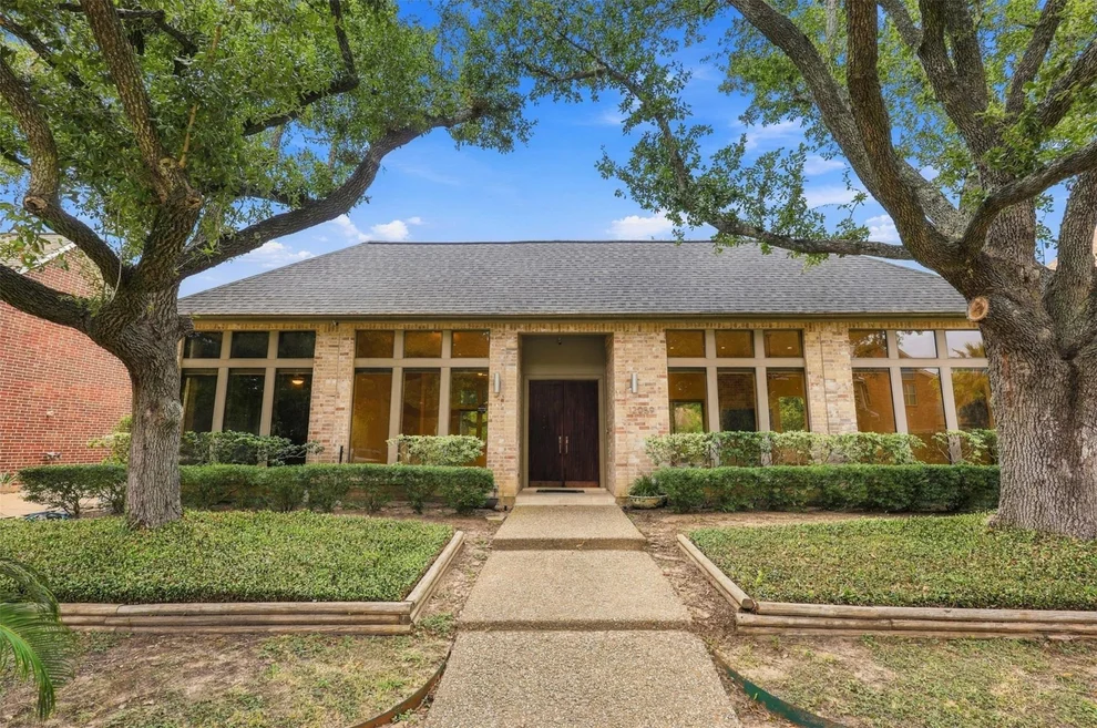Unit for sale at 12059 S Circle Drive, Houston, TX 77071