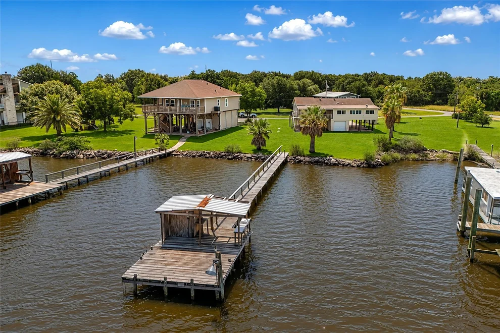Unit for sale at 8805 Harbour Drive, Dickinson, TX 77539