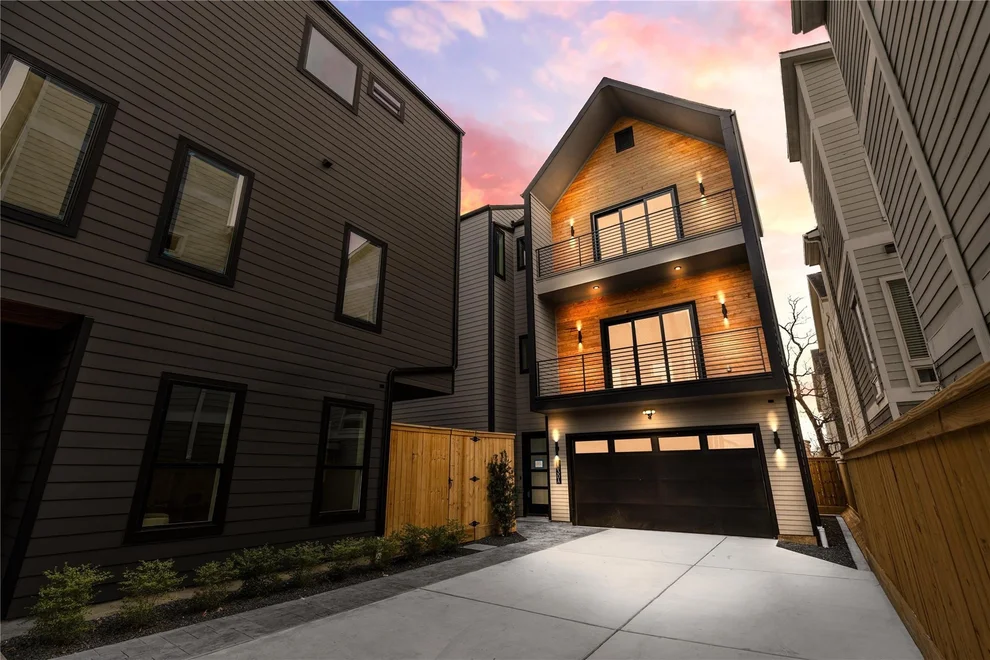 Unit for sale at 1030 W 24th Street, Houston, TX 77008