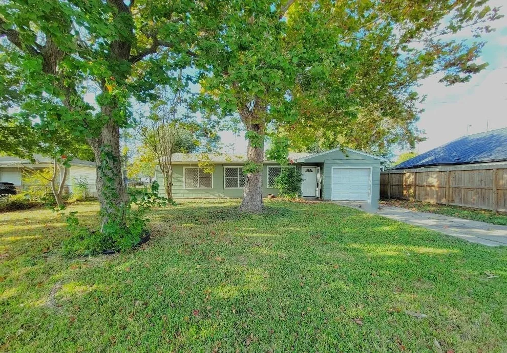 Unit for sale at 252 Muriel Street, La Marque, TX 77568