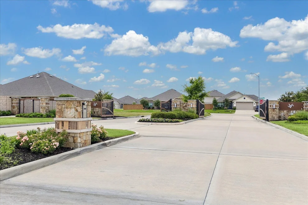 Unit for sale at 10227 Whitney Reach Drive, Rosharon, TX 77583