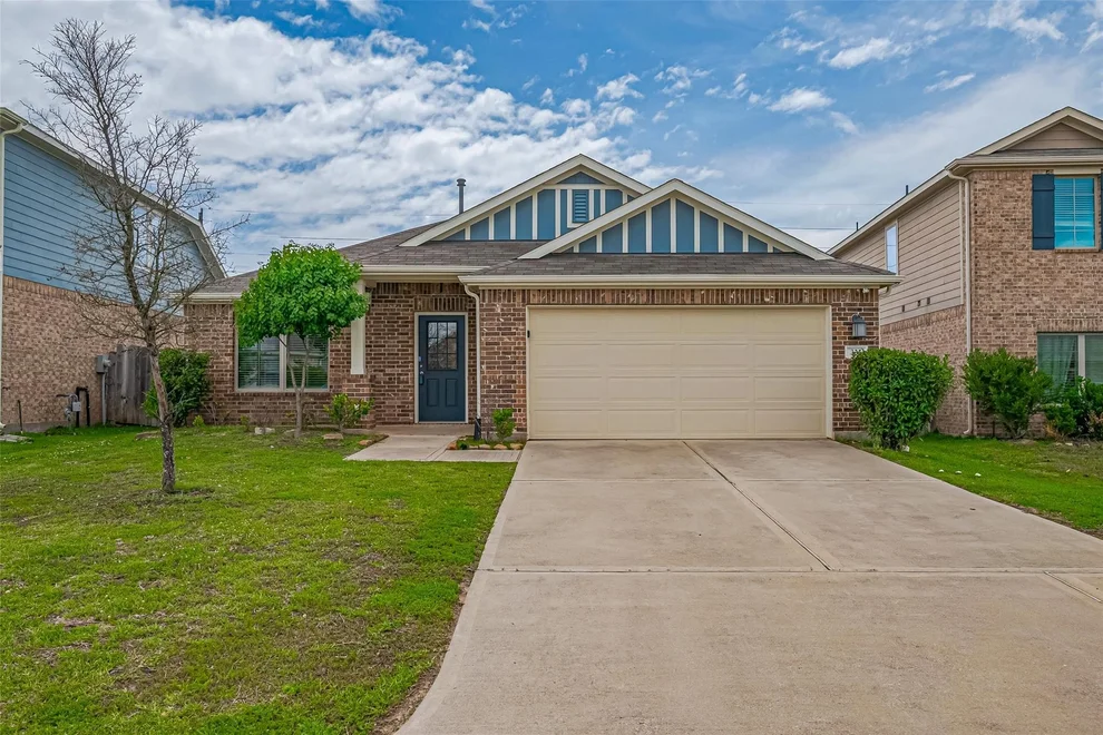 Unit for sale at 335 Jewett Meadow Drive, Magnolia, TX 77354