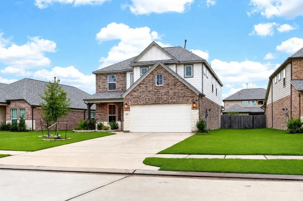 Unit for sale at 18438 Windy Knoll Way, Houston, TX 77084
