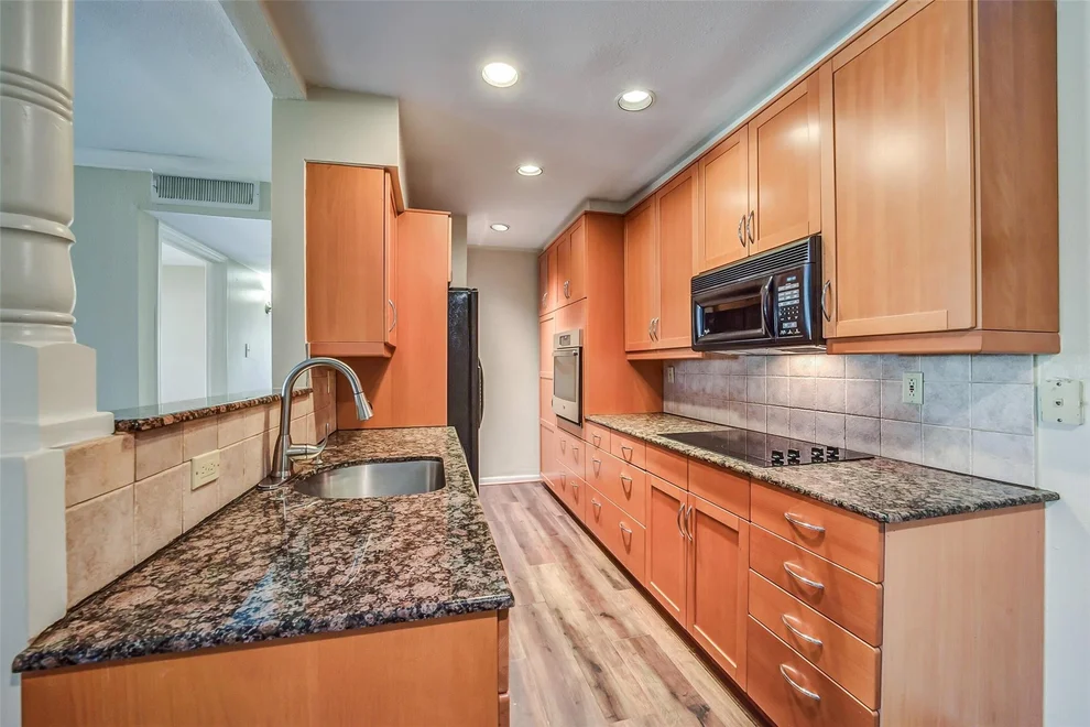 Unit for sale at 1601 S Shepherd Drive, Houston, TX 77019