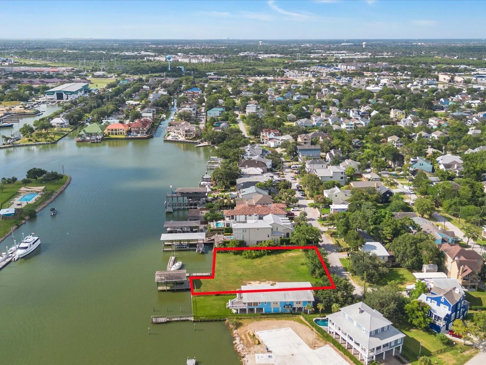 Unit for sale at 205 Blue Point Road, Clear Lake Shores, TX 77565