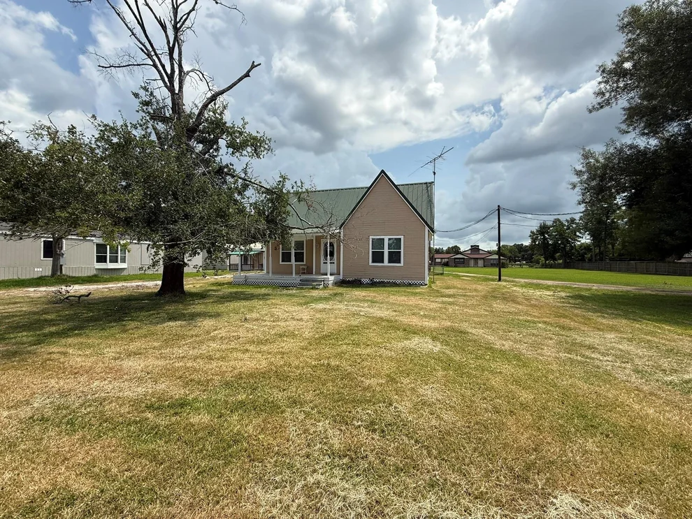 Unit for sale at 109 Maple Street, Highlands, TX 77562