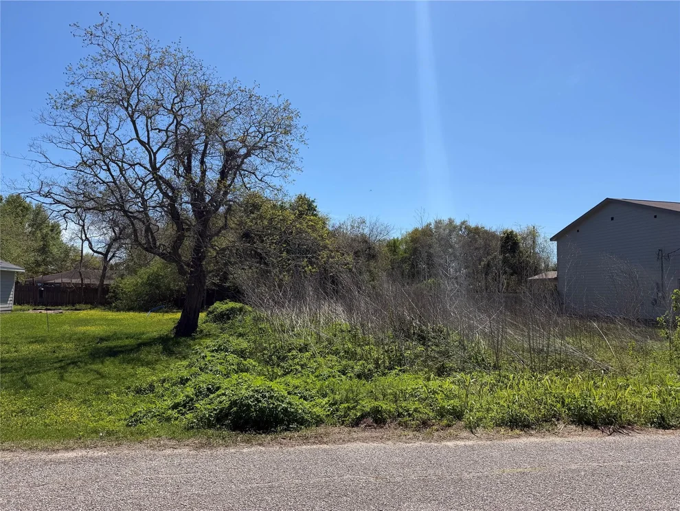 Unit for sale at 1723 Thompson Street, La Marque, TX 77568