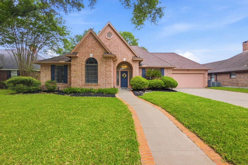 Unit for sale at 107 Lance Lane, Victoria, TX 77904