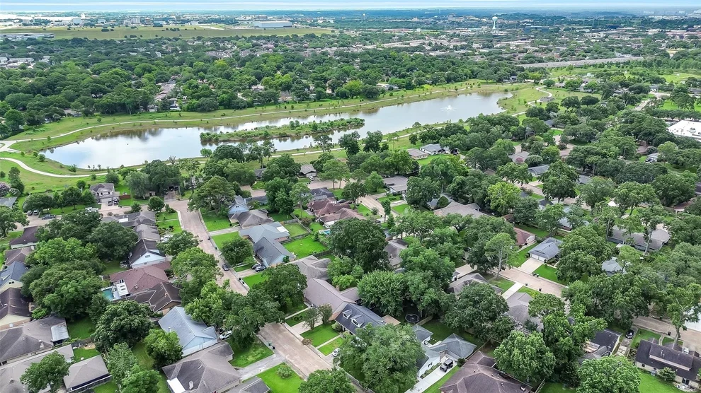 Unit for sale at 1617 Wavecrest Lane, Houston, TX 77062