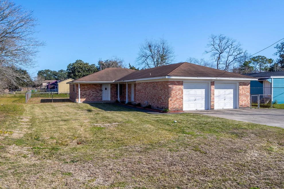 Unit for sale at 118 Johnson Street, La Marque, TX 77568