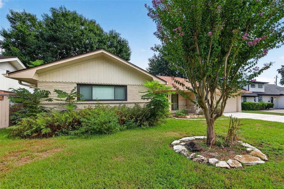 Unit for sale at 5411 Spellman Road, Houston, TX 77096
