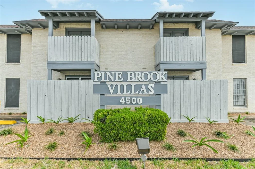 Unit for sale at 4500 Sherwood Lane, Houston, TX 77092