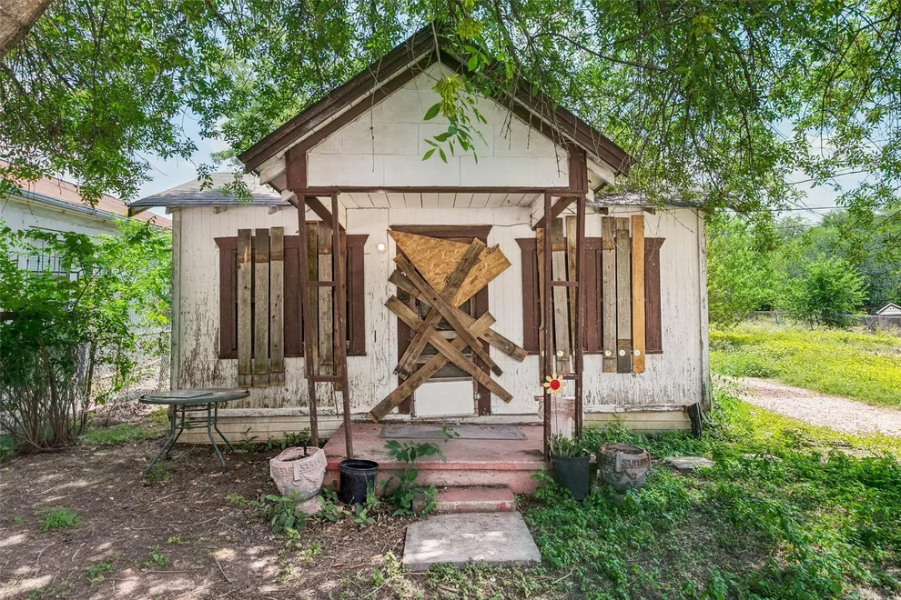 Unit for sale at 904 S San Joaquin Avenue, San Antonio, TX 78237