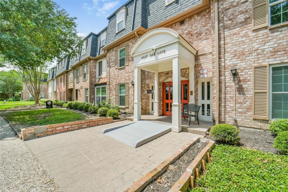 Unit for sale at 351 N Post Oak Lane, Houston, TX 77024
