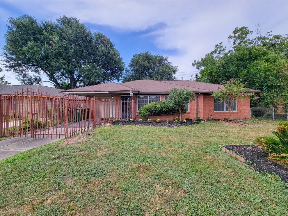 Unit for sale at 203 Spell Street, Houston, TX 77022