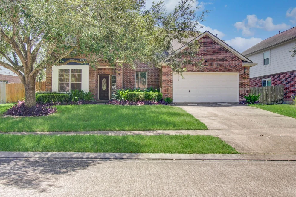 Unit for sale at 13919 Charterhouse Way, Sugar Land, TX 77498